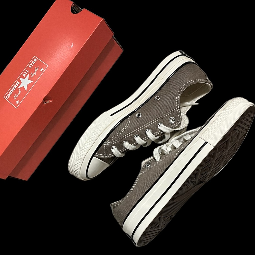Brand New CONVERSE
Taupe Chuck 70 Sneakers